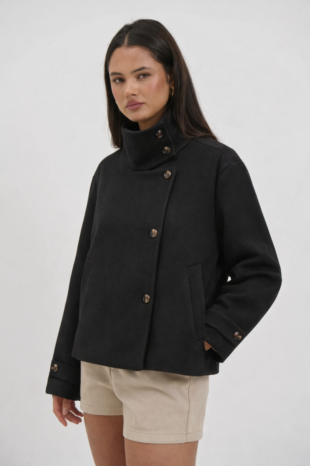 Cappotto con collo alto in lana testurizzata